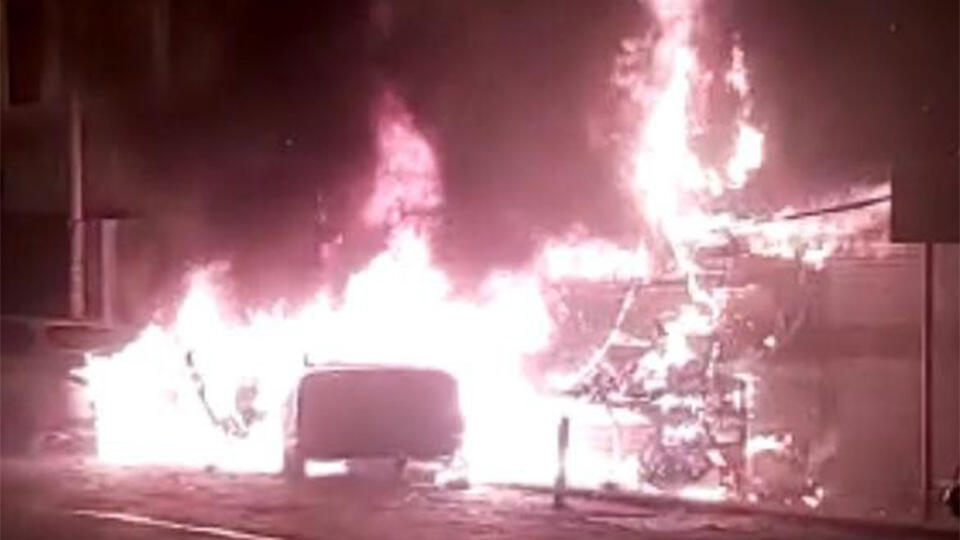 Markete çarpıp yangın çıkardı | Video
