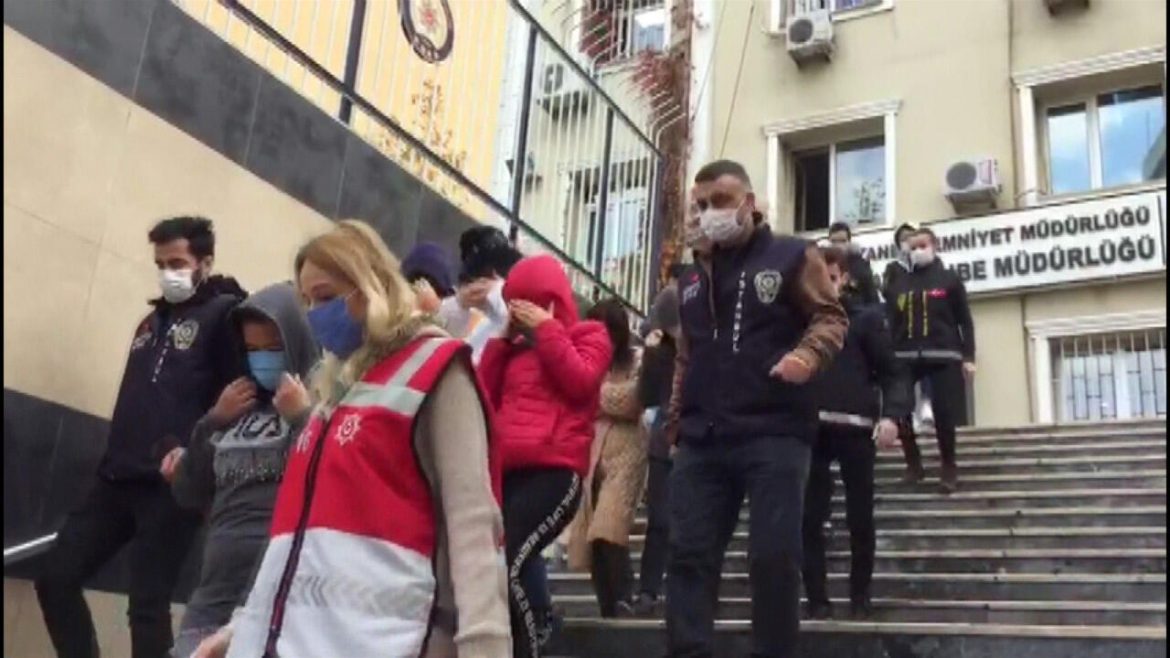 ‘Model’ olmak için geldiler, çetenin eline düştüler | Video