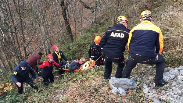 Düzce’de iş makinesi şarampole yuvarlandı