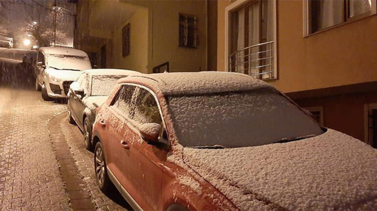 İstanbul’da beklenen kar yağışı yüksek kesimlerde etkili oldu | Video