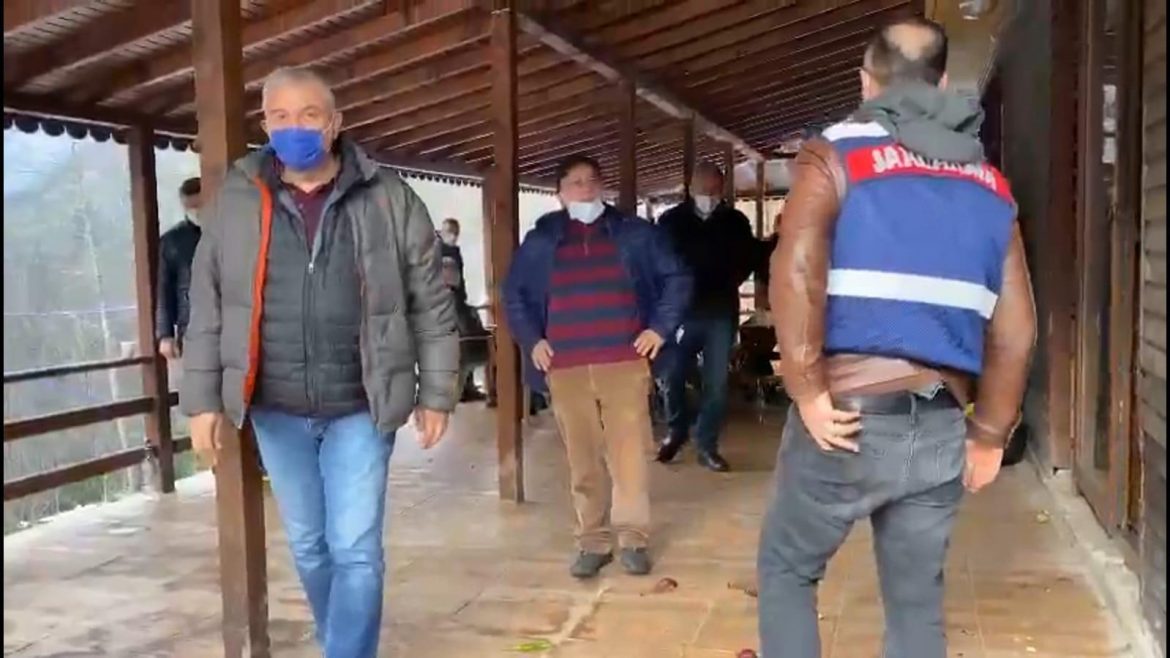 Kısıtlamayı hiçe saydılar! 16 kişiye ceza
