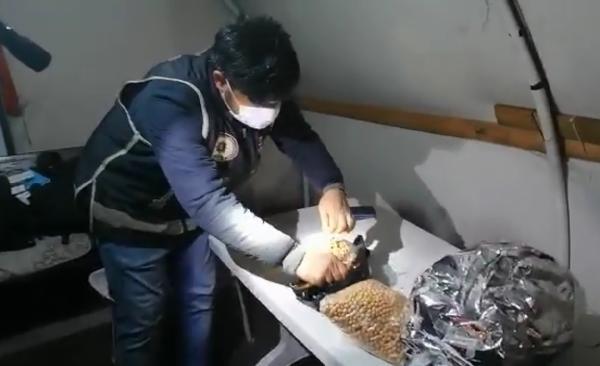 Nohut ve çay paketlerinin içerisinden kaçak cep telefonu çıktı Nohut ve çay paketlerinin içerisinden kaçak cep telefonu çıktı