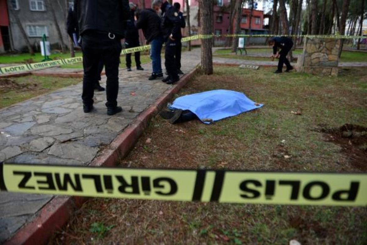 Parkta cesedi bulunan kişi, 200 bin liralık borç nedeniyle öldürülmüş