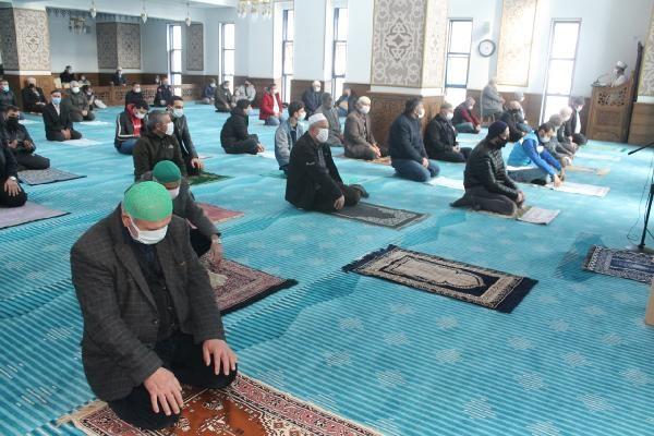 Cuma namazı kaç rekattır, nasıl kılınır? Diyanet cuma namazı kılınışı