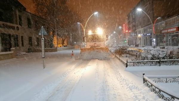 Karadeniz’de 740 köy yolu kardan kapandı