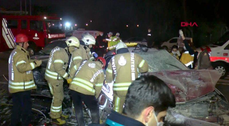 Sarıyer’deki kazada 2 kişi araç içinde sıkıştı