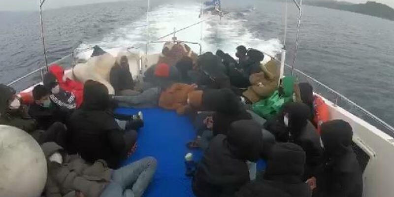 Ayvacık açıklarında 29 kaçak göçmen kurtarıldı, 2 insan kaçakçısı yakalandı