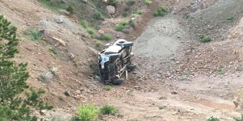 Kamyonet şarampole devrildi; karı- koca öldü, 4 kişi yaralandı