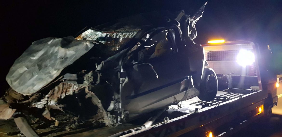 Şarampole yuvarlanan otomobildeki ağabey ile kardeşi ölüm ayırdı