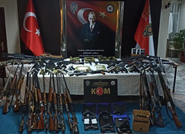 Silah ticareti yapan örgüte 8 ilde eş zamanlı operasyon: 49 gözaltı