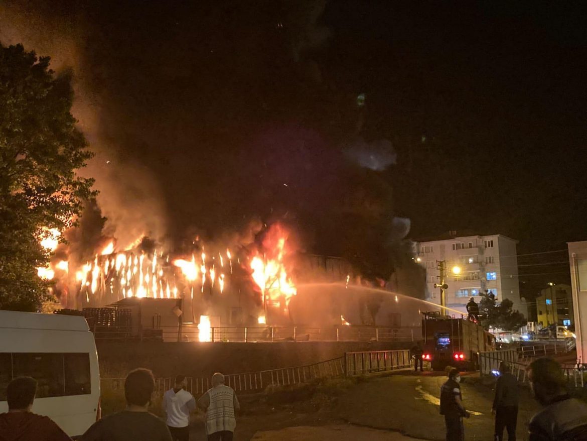 Zonguldak’ta markette yangın!