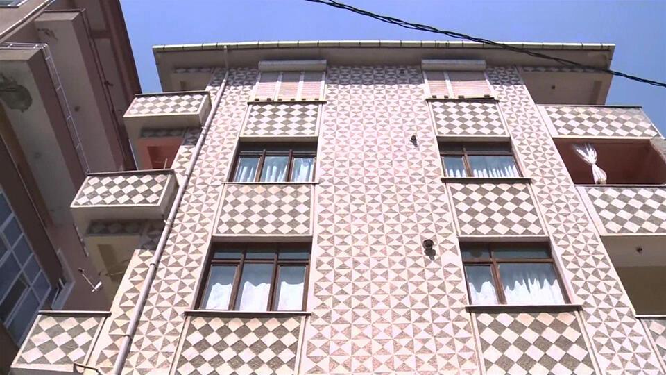 3,9’luk depremde bina hasar gördü