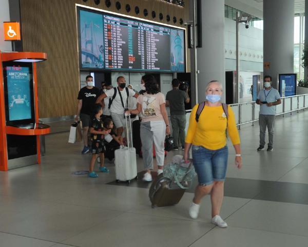 İstanbul Havalimanı’nda bayram tatili dönüş yoğunluğu başladı
