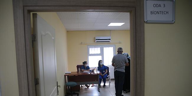 En az iki doz Kovid-19 aşısı yaptıranlar temaslı olduğunda karantinaya girmeyecek